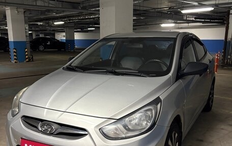 Hyundai Solaris II рестайлинг, 2013 год, 900 000 рублей, 1 фотография