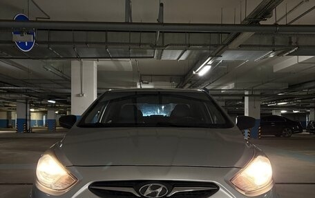 Hyundai Solaris II рестайлинг, 2013 год, 900 000 рублей, 4 фотография