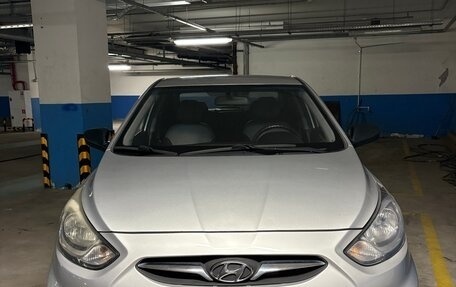 Hyundai Solaris II рестайлинг, 2013 год, 900 000 рублей, 3 фотография