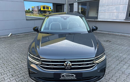 Volkswagen Tiguan II, 2022 год, 3 800 000 рублей, 3 фотография