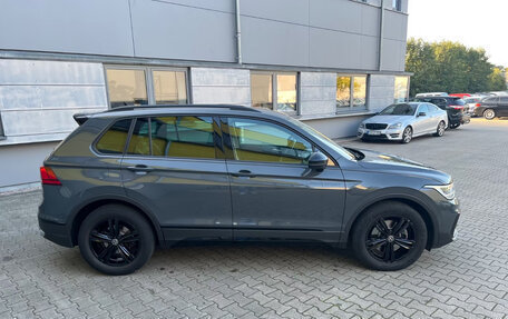 Volkswagen Tiguan II, 2022 год, 3 800 000 рублей, 5 фотография