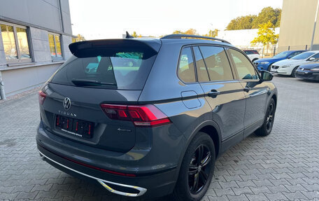 Volkswagen Tiguan II, 2022 год, 3 800 000 рублей, 2 фотография