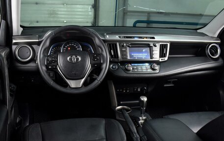 Toyota RAV4, 2013 год, 1 845 000 рублей, 6 фотография