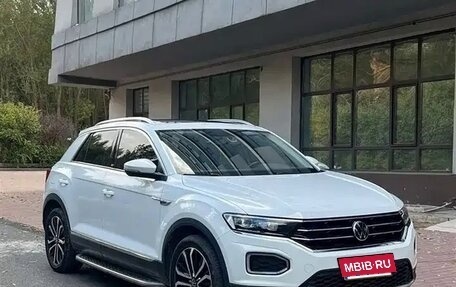 Volkswagen T-Roc I, 2022 год, 1 567 000 рублей, 3 фотография