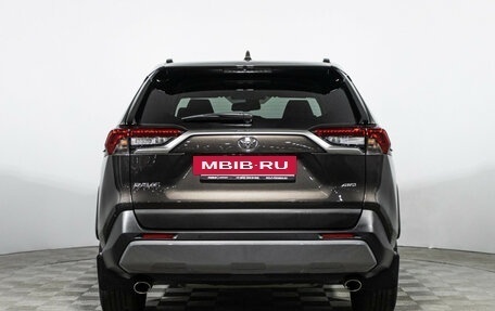 Toyota RAV4, 2021 год, 3 550 000 рублей, 6 фотография