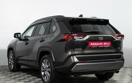 Toyota RAV4, 2021 год, 3 550 000 рублей, 7 фотография