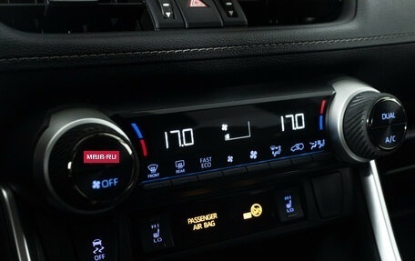 Toyota RAV4, 2021 год, 3 550 000 рублей, 18 фотография