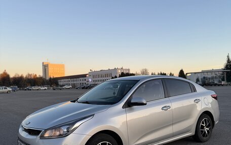 KIA Rio IV, 2018 год, 1 300 000 рублей, 2 фотография