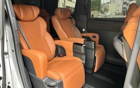 Toyota Vellfire, 2025 год, 6 600 000 рублей, 11 фотография