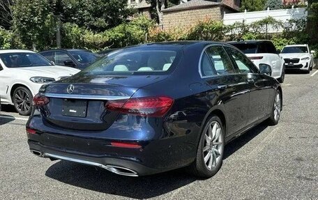Mercedes-Benz E-Класс, 2022 год, 3 402 000 рублей, 4 фотография