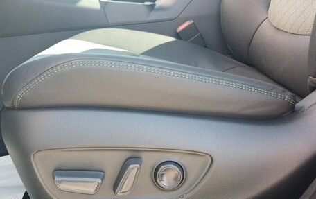 Toyota RAV4, 2025 год, 4 950 000 рублей, 22 фотография