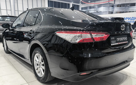 Toyota Camry, 2018 год, 2 250 000 рублей, 8 фотография