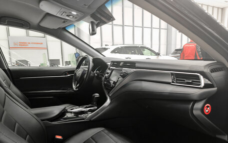 Toyota Camry, 2018 год, 2 250 000 рублей, 13 фотография