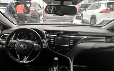 Toyota Camry, 2018 год, 2 250 000 рублей, 17 фотография