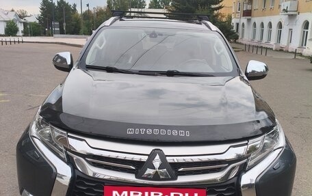 Mitsubishi Pajero Sport III рестайлинг, 2018 год, 2 300 000 рублей, 3 фотография