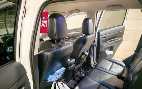 Mitsubishi Outlander III рестайлинг 3, 2012 год, 1 325 000 рублей, 8 фотография