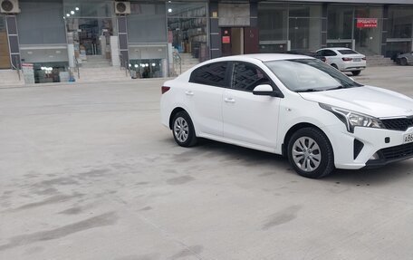 KIA Rio IV, 2021 год, 1 175 000 рублей, 1 фотография