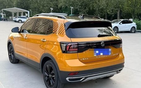 Volkswagen T-Cross I, 2022 год, 1 800 000 рублей, 6 фотография