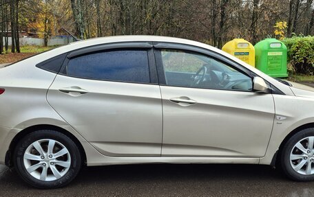 Hyundai Solaris II рестайлинг, 2011 год, 670 000 рублей, 2 фотография