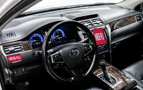 Toyota Camry, 2017 год, 2 349 000 рублей, 9 фотография