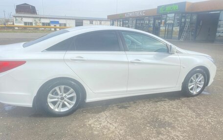 Hyundai Sonata VI, 2011 год, 1 050 000 рублей, 2 фотография