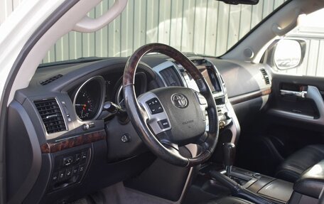 Toyota Land Cruiser 200, 2013 год, 3 849 999 рублей, 22 фотография