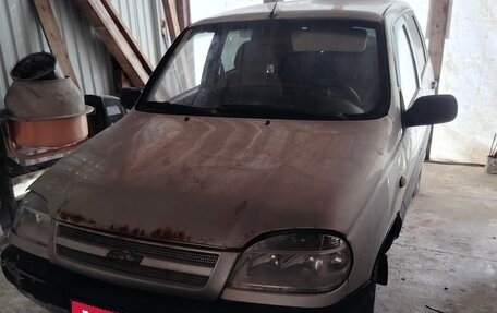 Chevrolet Niva I рестайлинг, 2004 год, 155 000 рублей, 1 фотография