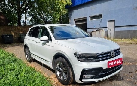 Volkswagen Tiguan II, 2018 год, 2 950 000 рублей, 3 фотография