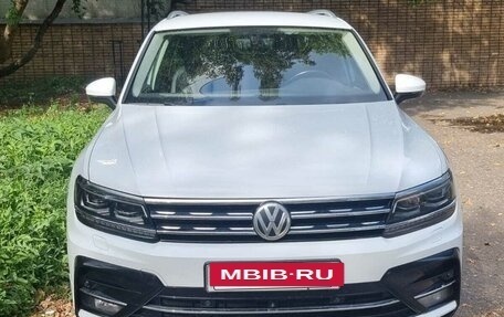 Volkswagen Tiguan II, 2018 год, 2 950 000 рублей, 8 фотография
