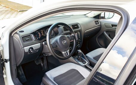 Volkswagen Jetta VI, 2013 год, 855 000 рублей, 13 фотография
