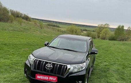Toyota Land Cruiser Prado 150 рестайлинг 2, 2021 год, 6 100 000 рублей, 2 фотография