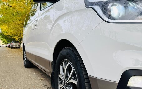 Hyundai H-1 II рестайлинг, 2019 год, 3 200 000 рублей, 16 фотография