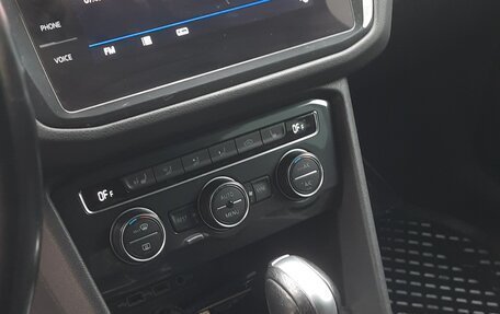 Volkswagen Tiguan II, 2020 год, 2 350 000 рублей, 12 фотография