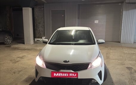 KIA Rio IV, 2021 год, 1 570 000 рублей, 2 фотография