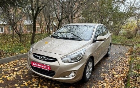 Hyundai Solaris II рестайлинг, 2012 год, 800 000 рублей, 1 фотография