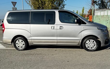 Hyundai H-1 II рестайлинг, 2018 год, 2 300 000 рублей, 9 фотография