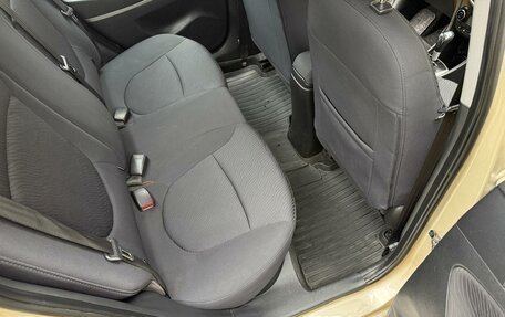 Hyundai Solaris II рестайлинг, 2012 год, 800 000 рублей, 12 фотография