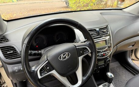 Hyundai Solaris II рестайлинг, 2012 год, 800 000 рублей, 13 фотография