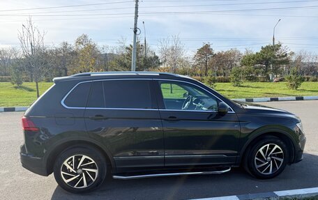 Volkswagen Tiguan II, 2018 год, 2 300 000 рублей, 2 фотография