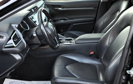 Toyota Camry, 2018 год, 2 450 000 рублей, 10 фотография