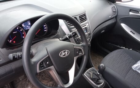 Hyundai Solaris II рестайлинг, 2015 год, 950 000 рублей, 8 фотография