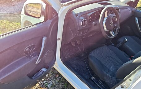 Renault Logan II, 2018 год, 390 000 рублей, 10 фотография