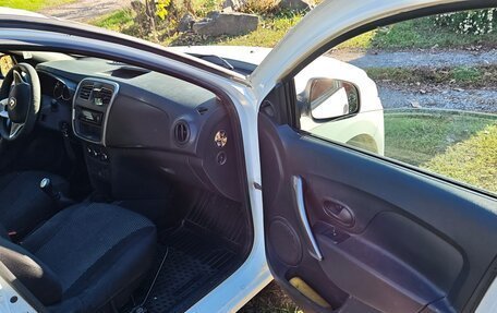 Renault Logan II, 2018 год, 390 000 рублей, 8 фотография