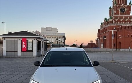 Renault Logan II, 2020 год, 880 000 рублей, 2 фотография