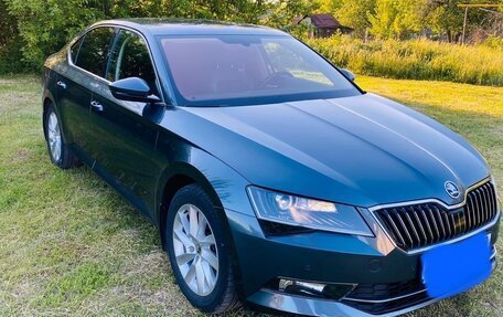 Skoda Superb III рестайлинг, 2017 год, 1 700 000 рублей, 3 фотография