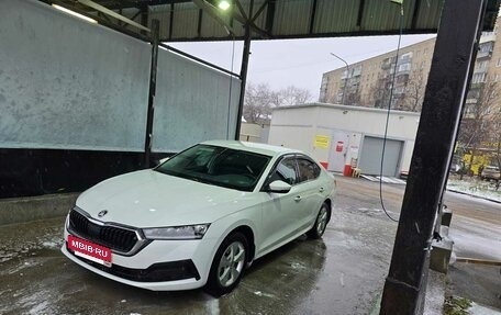 Skoda Octavia IV, 2021 год, 2 400 000 рублей, 2 фотография