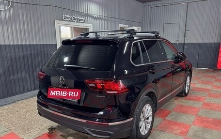 Volkswagen Tiguan II, 2021 год, 2 695 000 рублей, 2 фотография