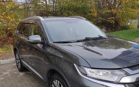 Mitsubishi Outlander III рестайлинг 3, 2019 год, 2 000 000 рублей, 2 фотография