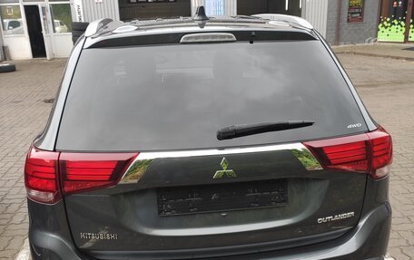 Mitsubishi Outlander III рестайлинг 3, 2019 год, 2 000 000 рублей, 6 фотография