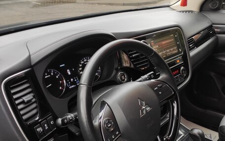 Mitsubishi Outlander III рестайлинг 3, 2019 год, 2 000 000 рублей, 8 фотография